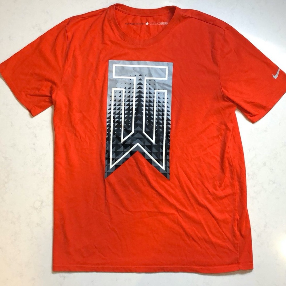 NWOT Tiger Woods Nike Collections Men’s T-shirt